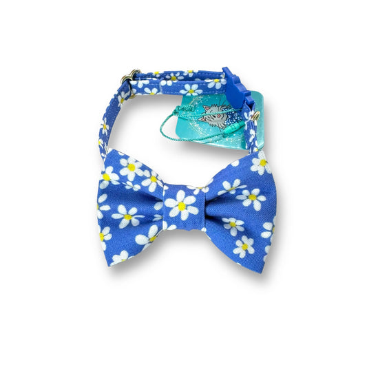 Whiskers Crafts- Cat Collar With Bow Tie - Daisies on blue